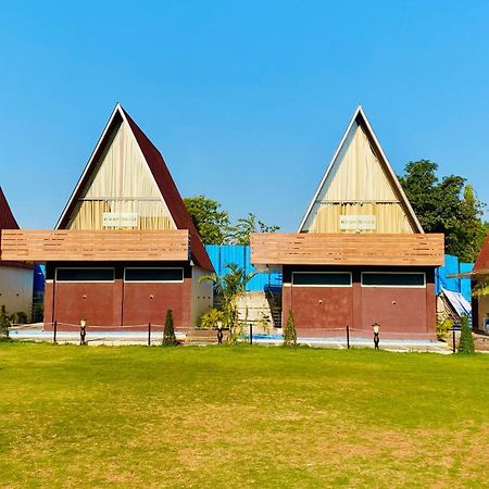 Anantara Club And Resort, Ujjain Buitenkant foto